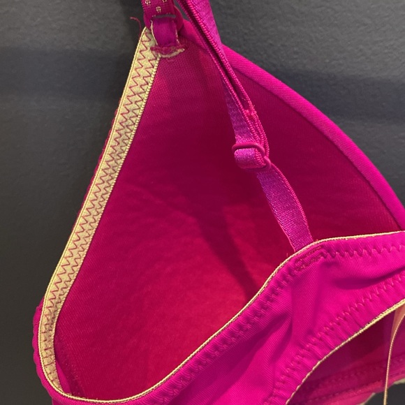 In excellent condition, magenta colored bra - Picture 7 of 7